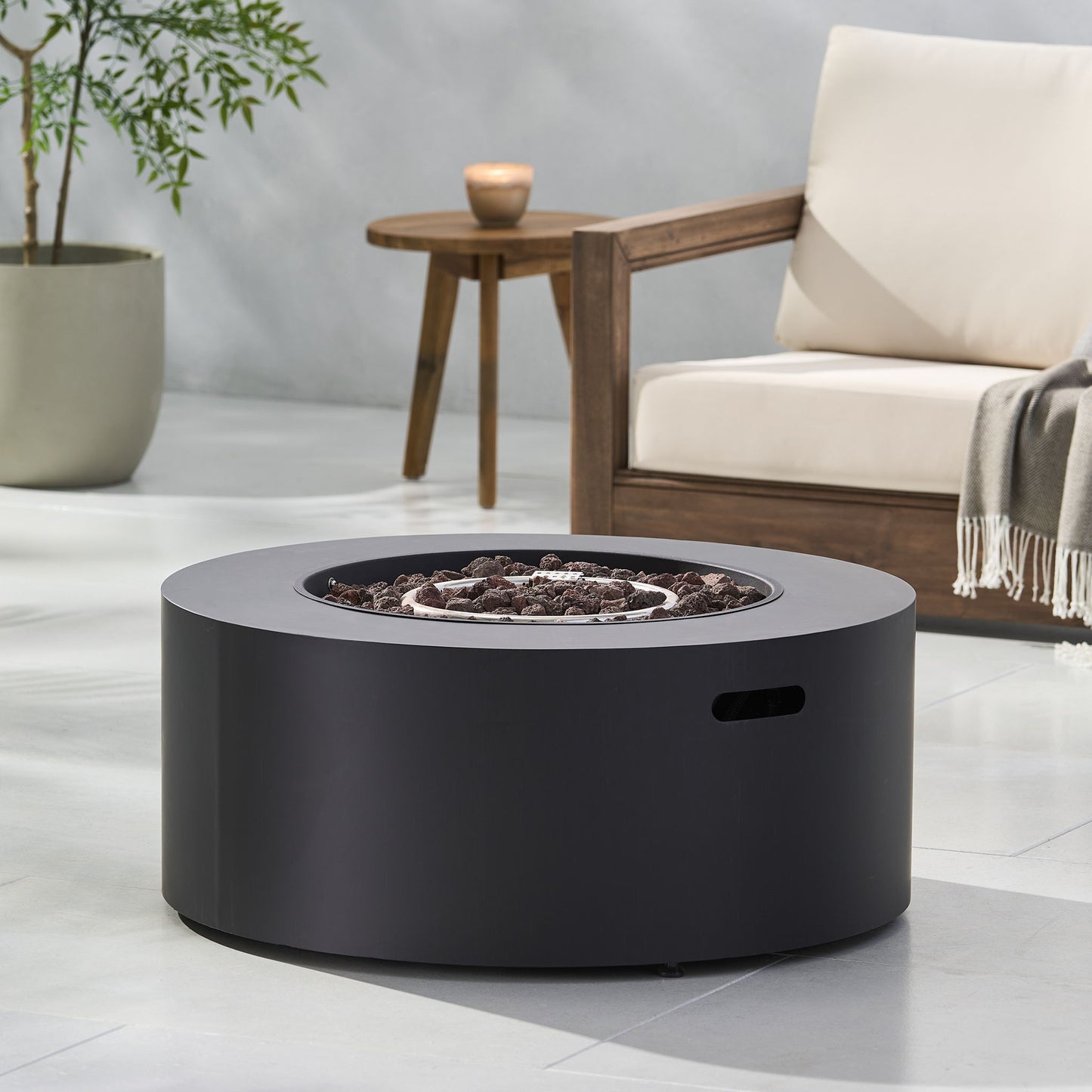 Round Iron Fire Pit With 40,000 Btu