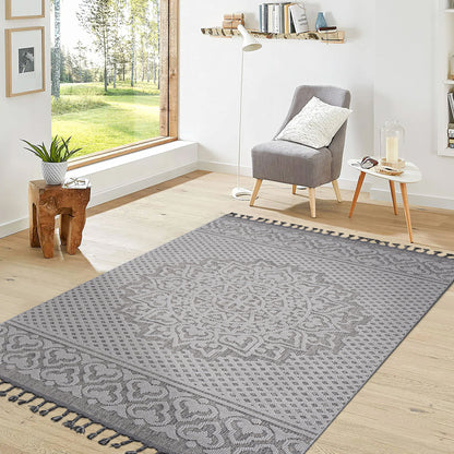 Guros - 6' X 9' Medallion Indoor / Outdoor Area Rug - Gray / White