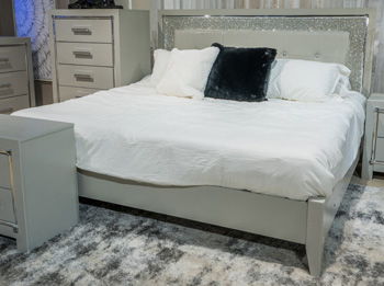 Zyniden - Upholstered Panel Headboard