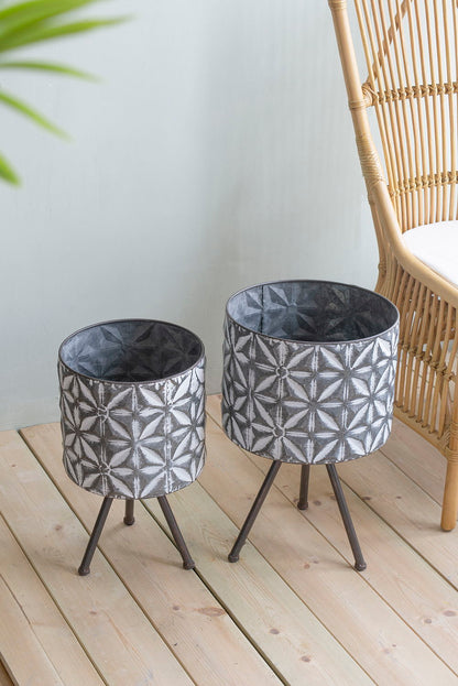 Metal Planter Stand, Round Galvanized Farmhouse Planter (Set of 2) - Gray