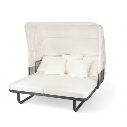 Outdoor Patio Rattan Daybed With Detachable Pillows